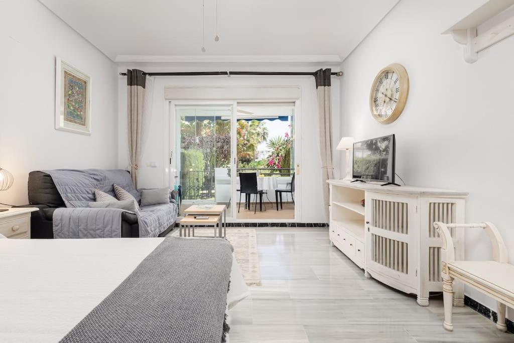 Apartemen With Private Parking & Walk To Rdr404 Marbella